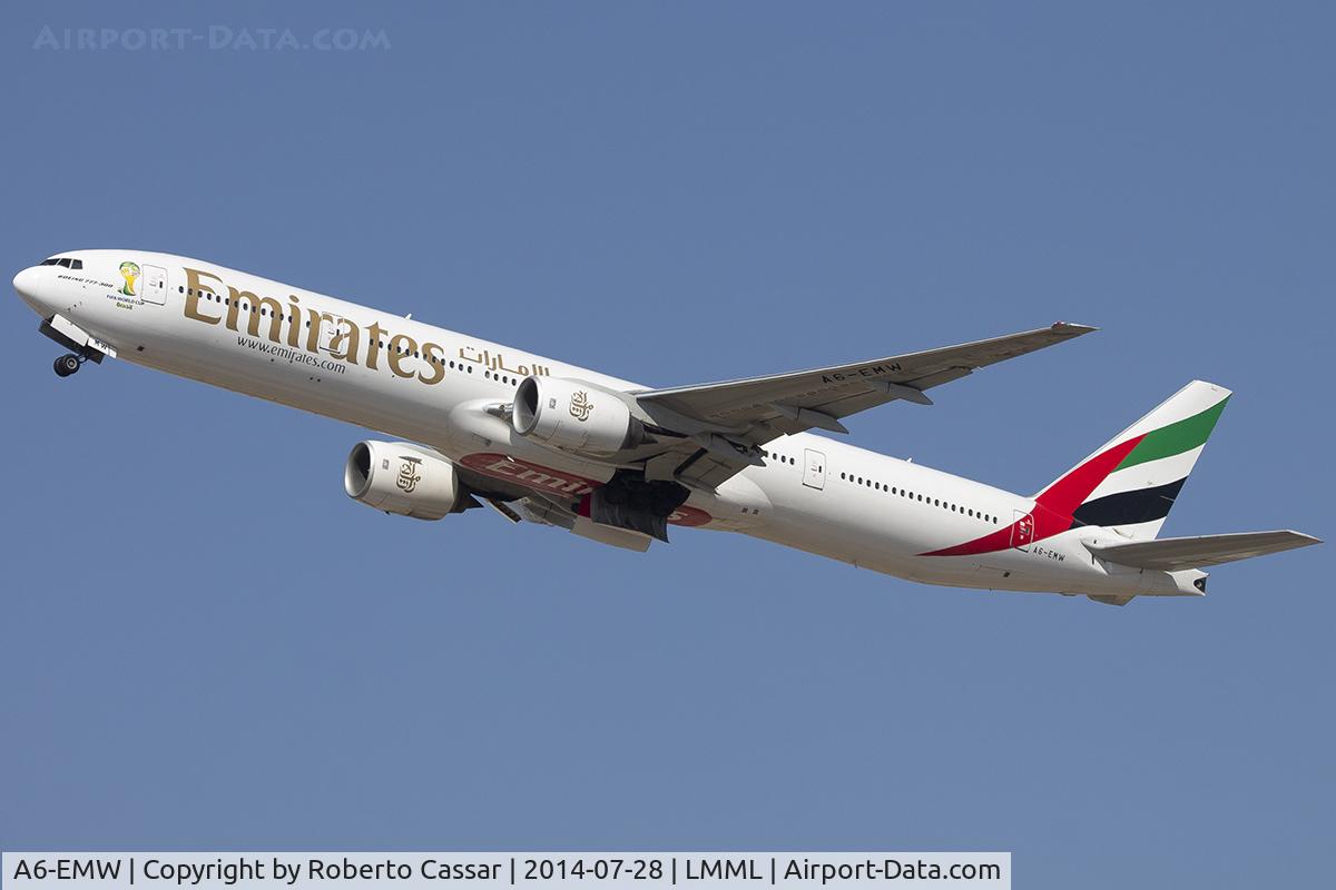 Thiruvananthapuram - Dubai — crash photo