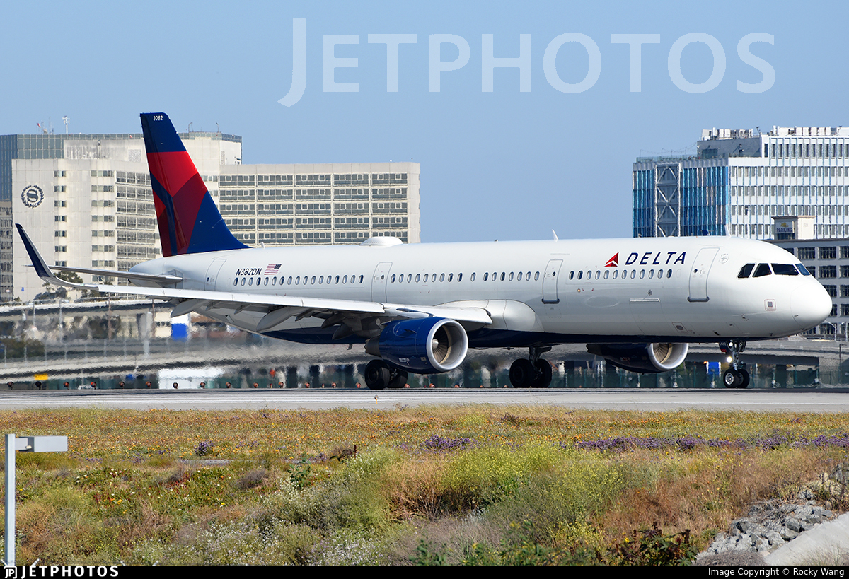 Fort Lauderdale International Airport, FL (FLL/KFLL) → New York-La Guardia Airport, NY (LGA/KLGA)